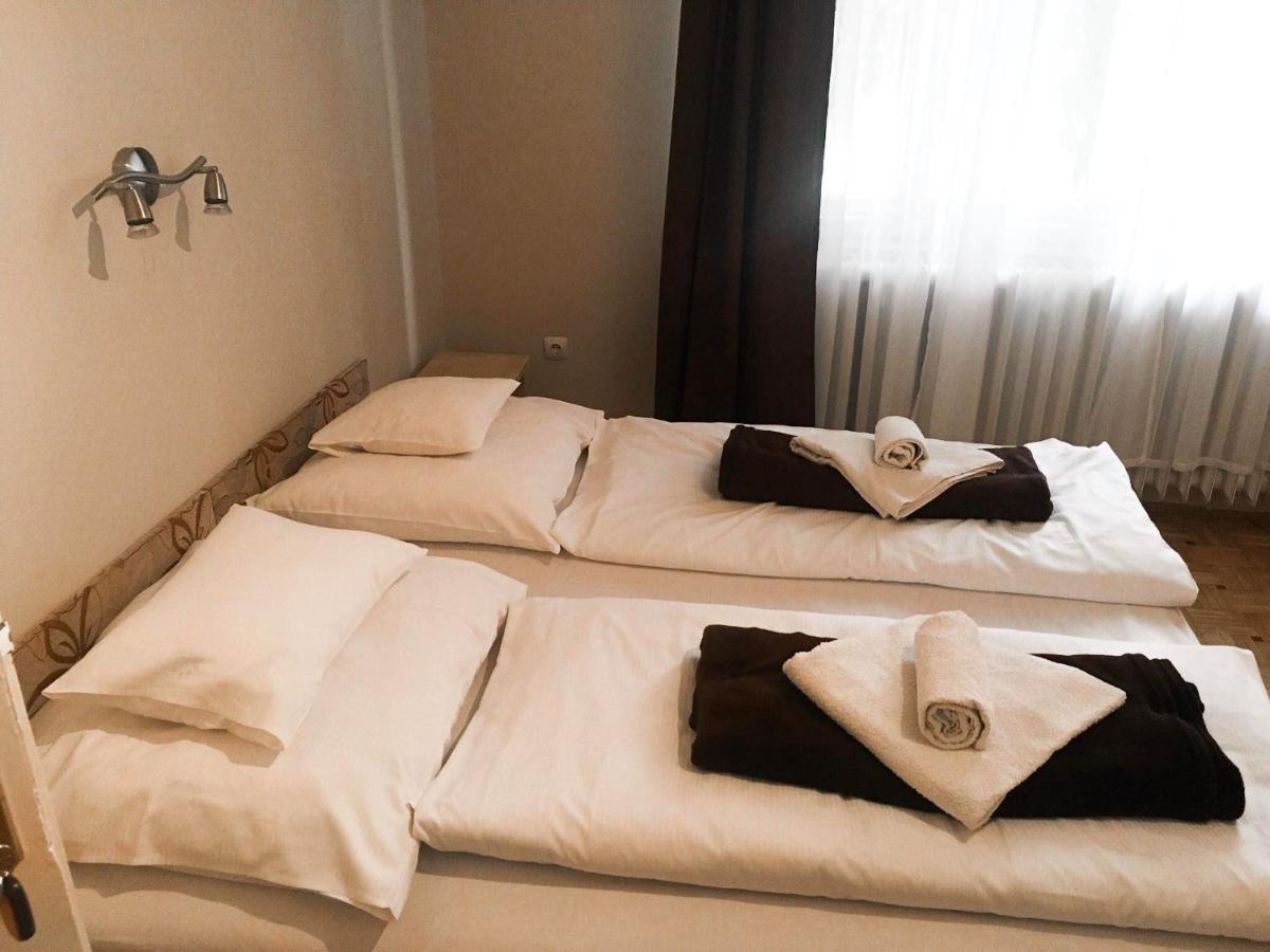 Tompos Vendeghaz Es Pince Hotel Villany Exterior photo